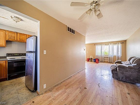 5th image of 1502 Severn Ln #1E