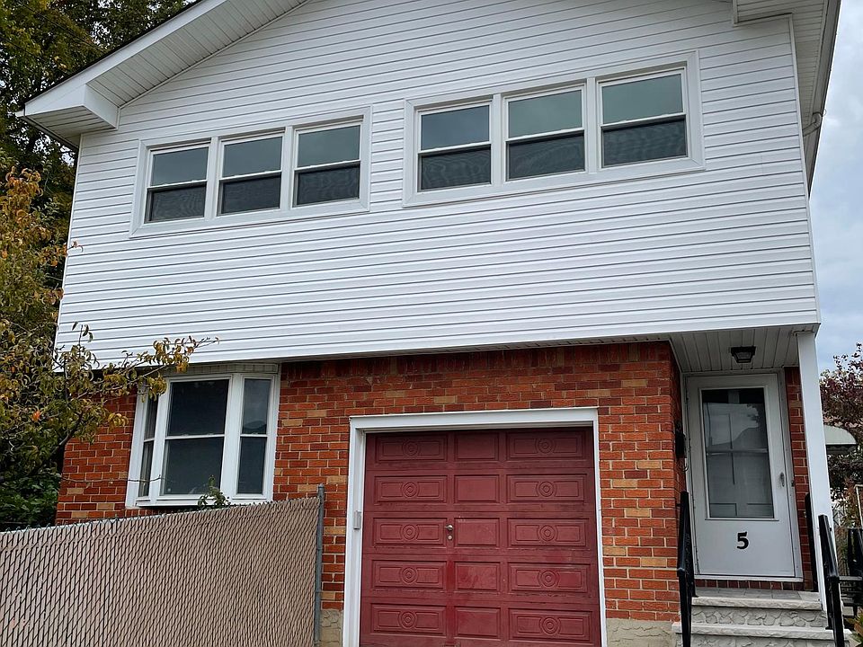 1st image of 5 Bartow St Floor 2