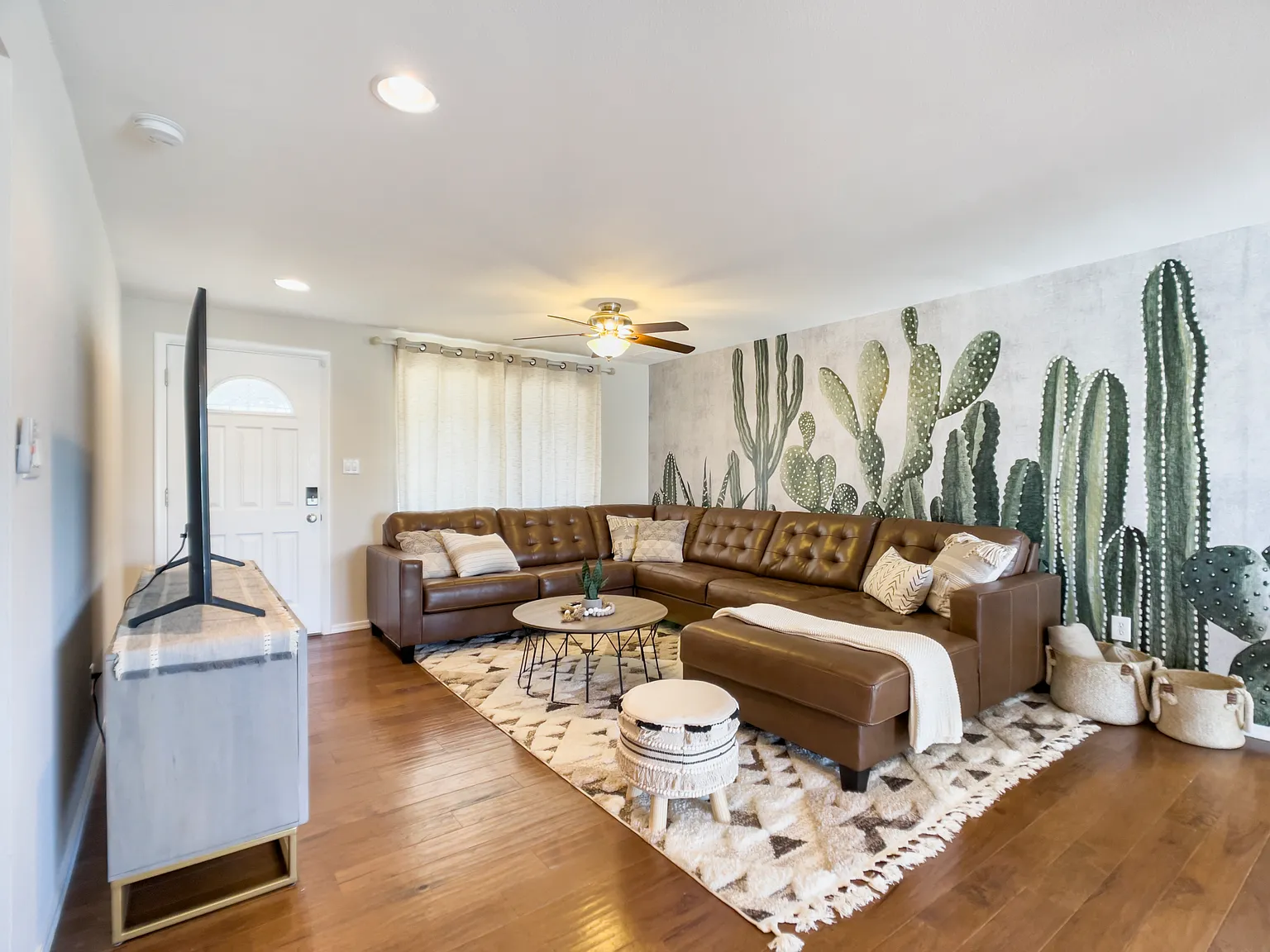 4 bed, $3,495 — Photo 2