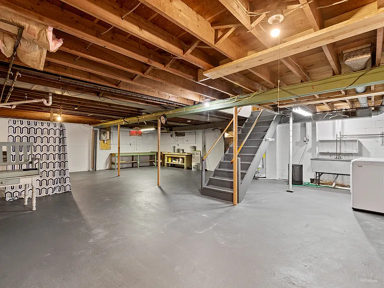 153 Thorlone Ave — Photo 17