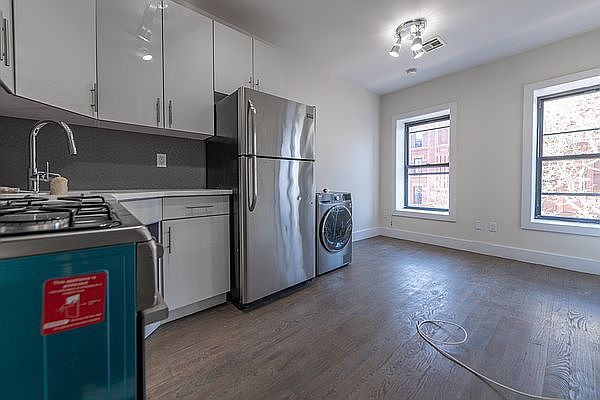1st image of 362 Bainbridge St #3