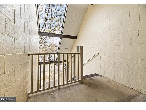 4th image of 3817 El Camino Pl #24