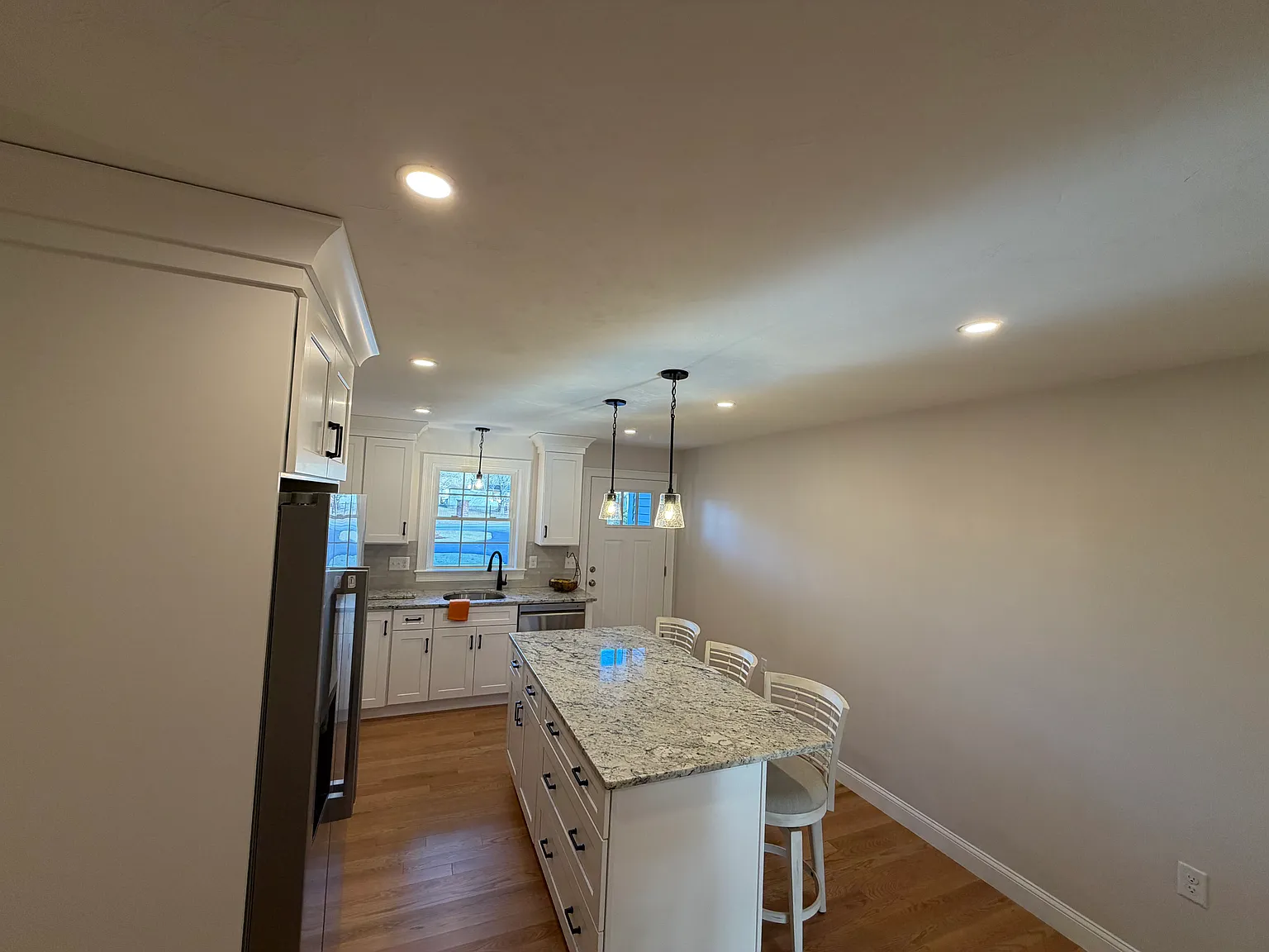 3 bed, 2.5 bath, 1780 sqft, $3,900 — Photo 3