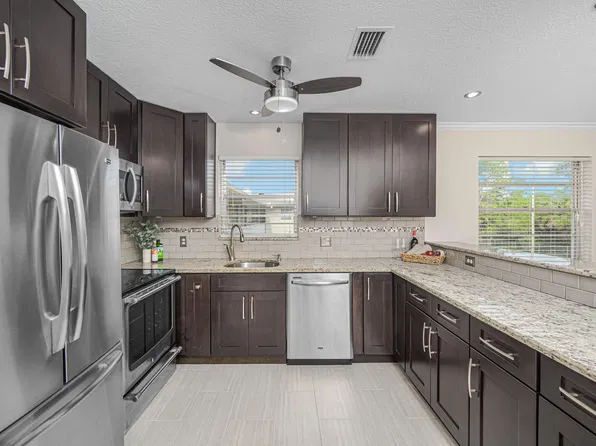 16 LAKE VISTA Trail #202, Port St Lucie, FL 34952