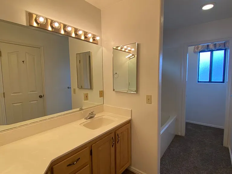 835 S 940 E — Photo 13