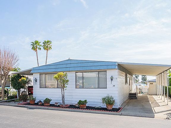 2nd image of 3945 Bradford St Space 75