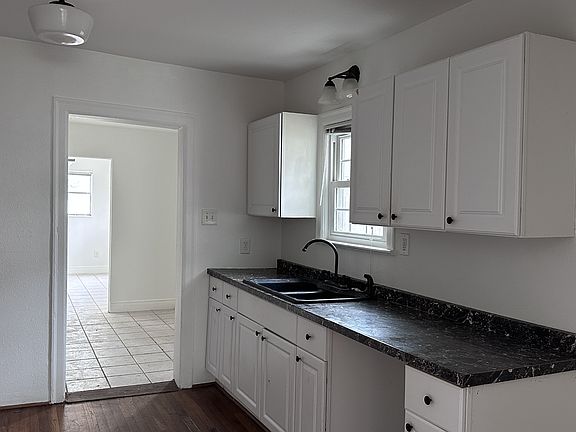 4th image of 2839 Topeka St