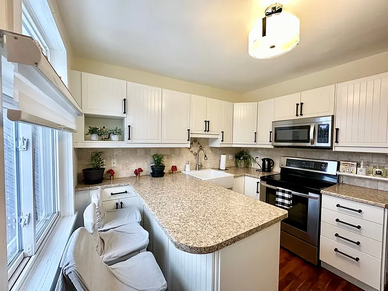 19 Desjardins Ave #1 — Photo 3