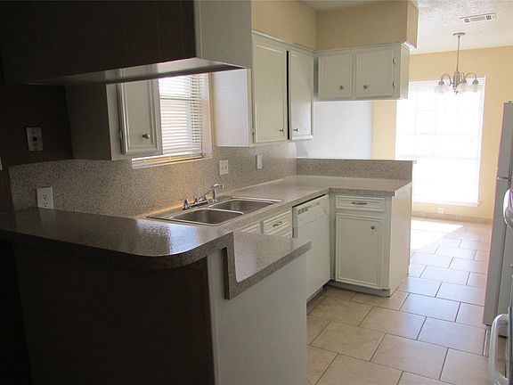 3rd image of 1611 Chippawa Ln