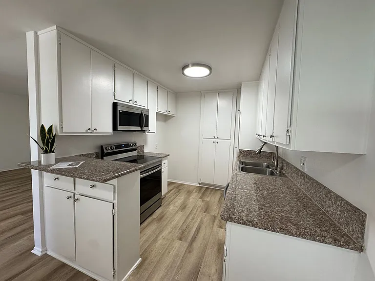 20317 Saticoy St — Photo 13