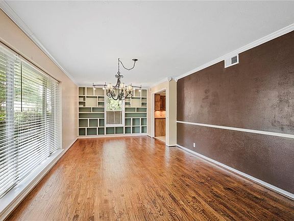 4th image of 9648 Lynbrook Dr