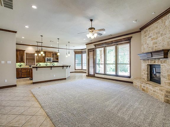 4th image of 1107 Chesapeake Dr