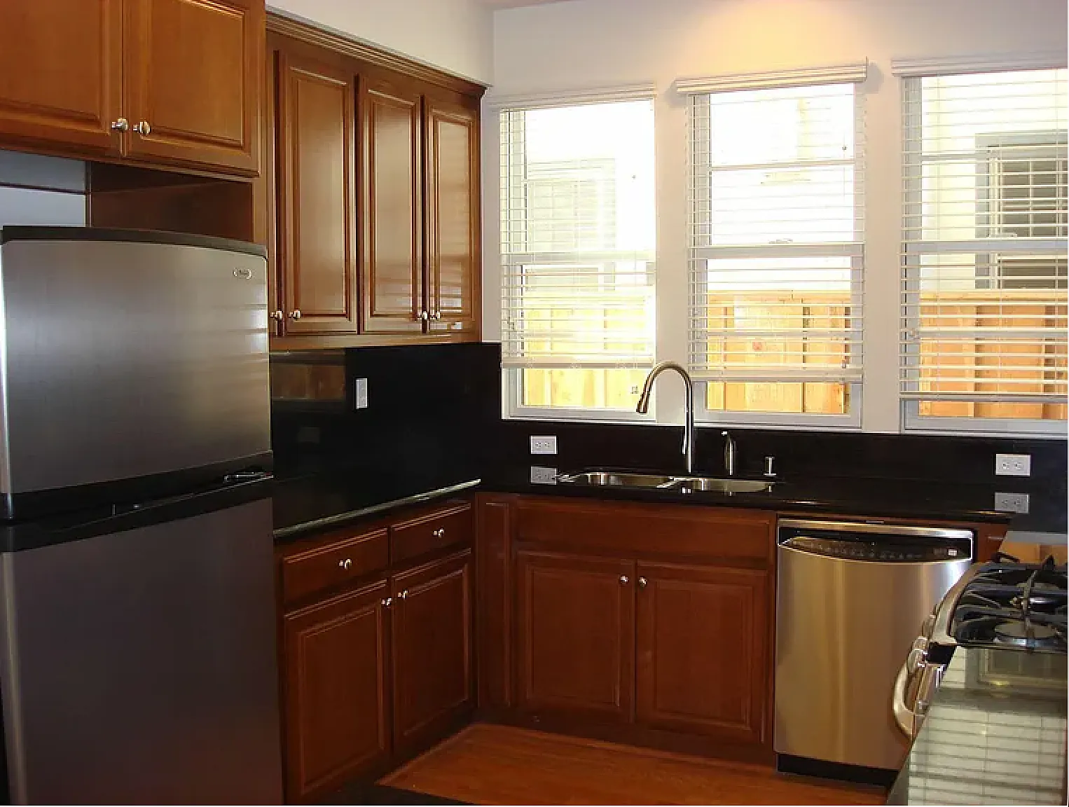3 bed, 2.5 bath, 1679 sqft, $6,844 — Photo 4