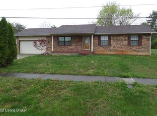 900 Woods Hollow Dr, Radcliff, KY 40160