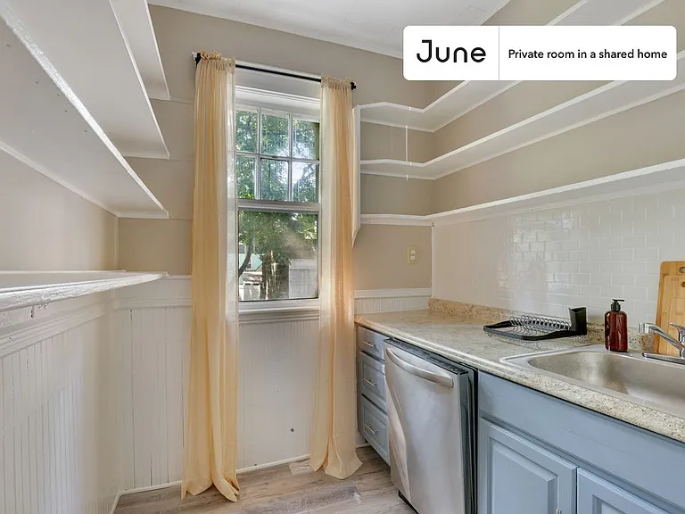 61 Lithgow St #B — Photo 13