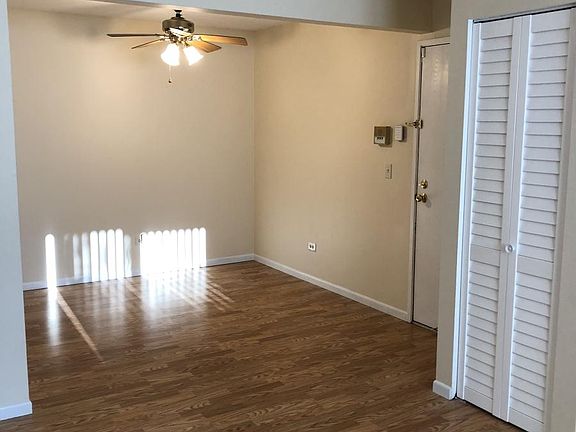 4th image of 840 N Lakeside Dr APT 1D