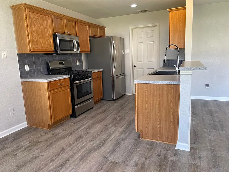 3515 Rock Shelf Ln — Photo 8