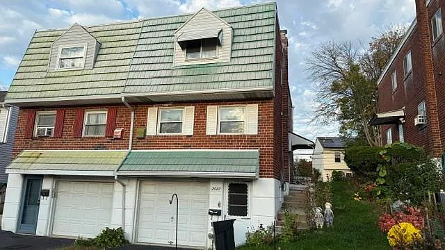 3 bed, 1.0 bath, 1280 sqft, $1,950 — Photo 1