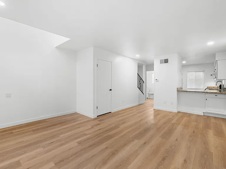 621 E Cedar Ave #A — Photo 5