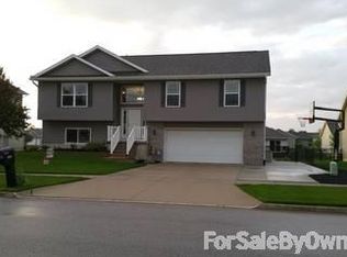 1530 Deerfield Dr W, North Liberty, IA 52317