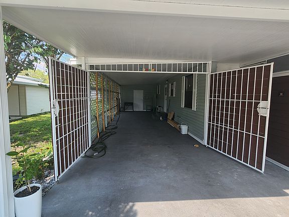 5th image of 2424 Capitol Ave