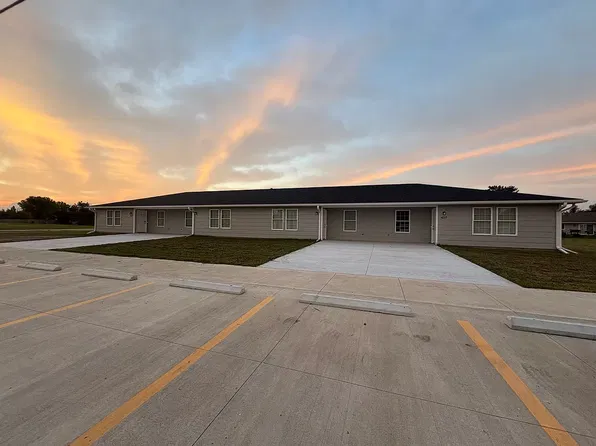 417 E Hickory St, Hesston, KS 67062
