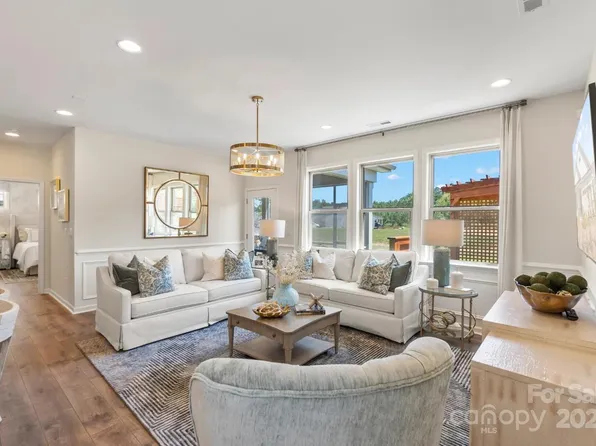 511 Sunharvest Ln, Indian Trail, NC 28079