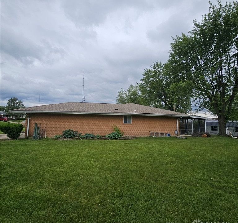 2nd image of 629 Willow Springs Dr