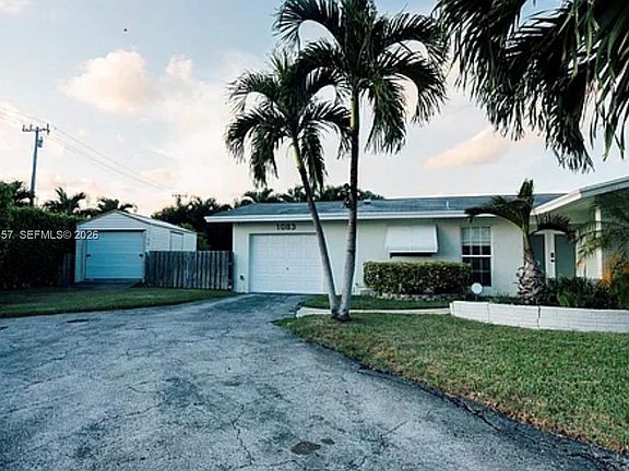 5th image of 1083 SW 25th Ave