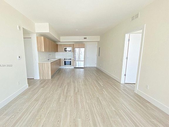 5th image of 2960 NE 207th St #91