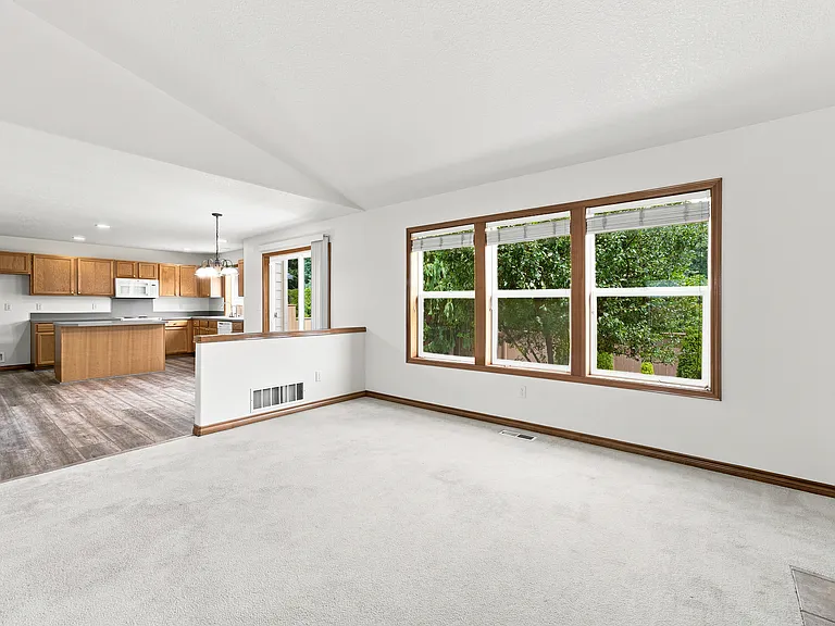 3203 NE 171st Ave — Photo 5