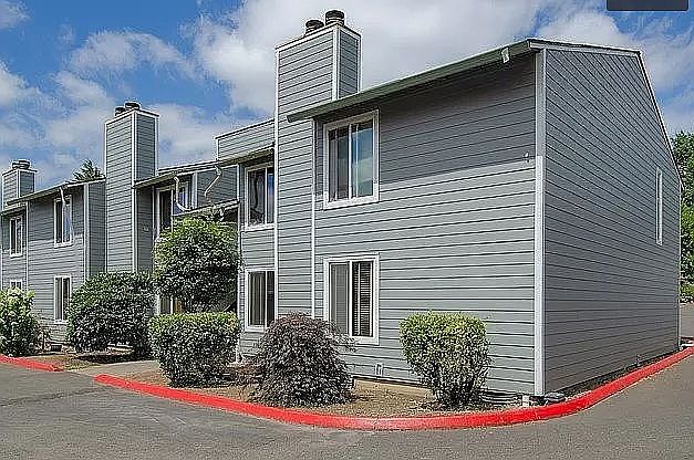 1st image of 5415 NE 34th St #18