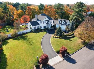 2 Red Cedar Ct, Dix Hills, NY 11746