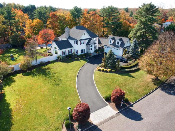 2 Red Cedar Court, Dix Hills, NY 11746