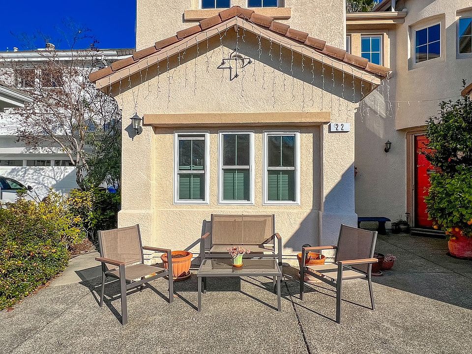 1st image of 22 Summerbrooke Cir