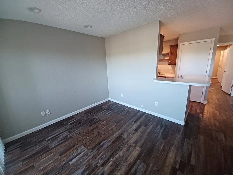 Parklane Apartments — Photo 16
