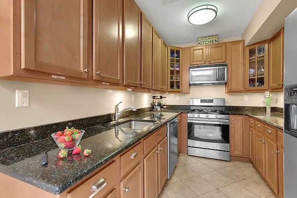 Sold by Berkshire Hathaway HomeServices, Hudson River Properties | media 5