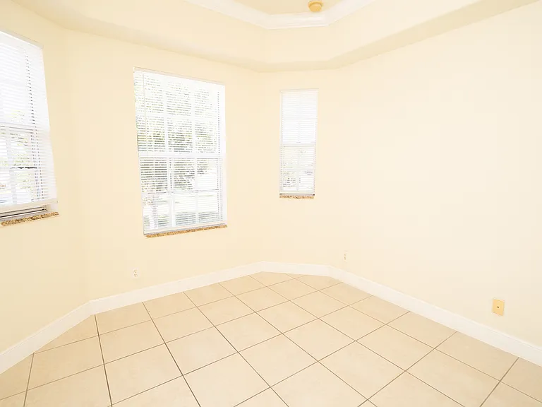 325 NE 23rd Ave #21 — Photo 13