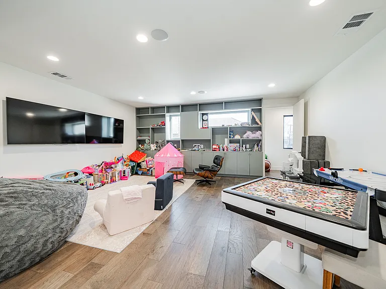 11616 Jamestown Rd — Photo 13