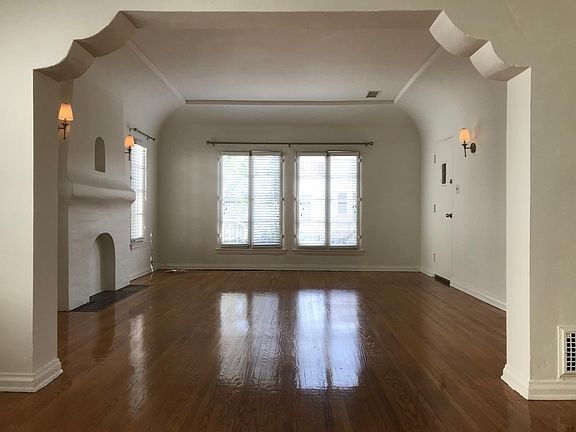 Living Room (East)