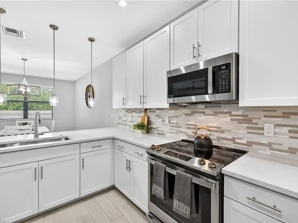 7570 Rockefeller DR, NAPLES, FL 34119