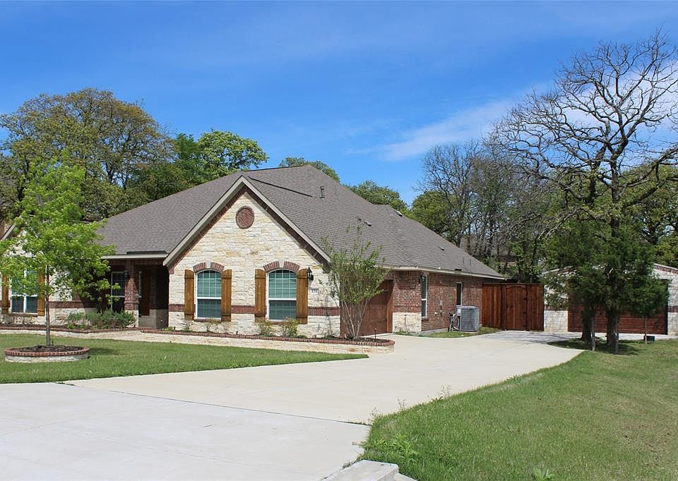 1st image of 131 Spanish Oak Dr