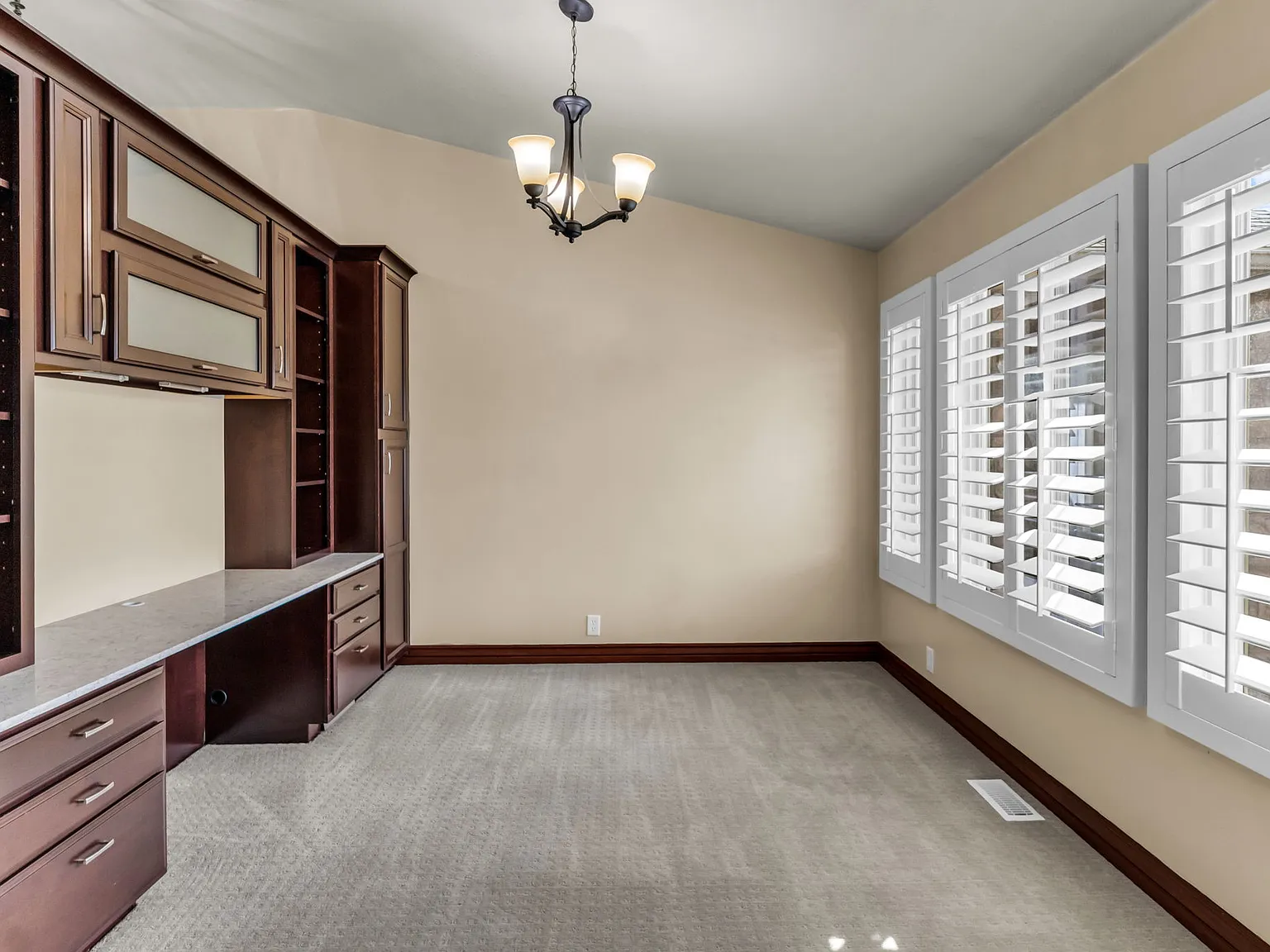 5 bed, 3.5 bath, 4062 sqft, $5,250 — Photo 4
