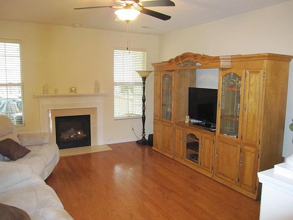 3rd image of 1538 Graybrook Ln