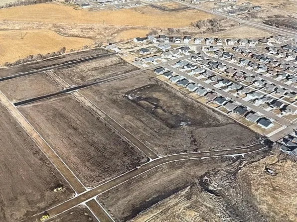 Dragon Tree Dr, Yankton, SD 57078