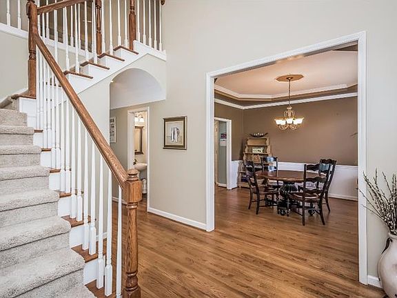 3rd image of 166 Helmswood Cir SW