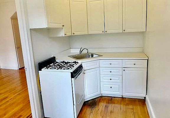 4th image of 344 E 78th St APT 3A