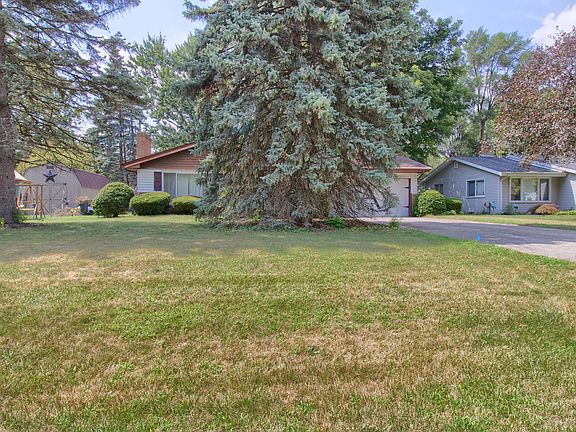3rd image of 2611 Bradford Dr