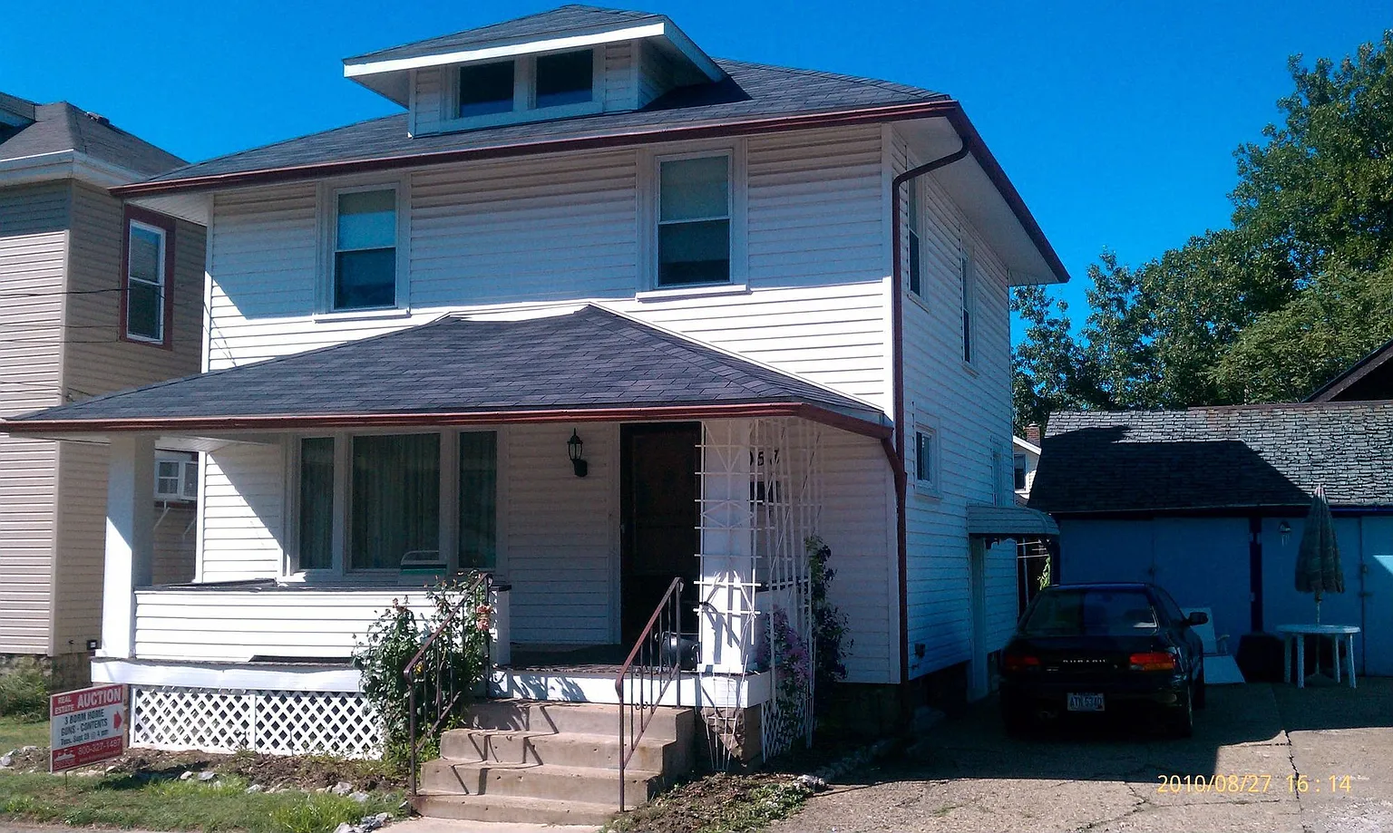1058 Roslyn Ave NE photo 1