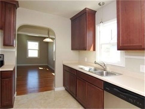 4th image of 124 E Gregson Ave